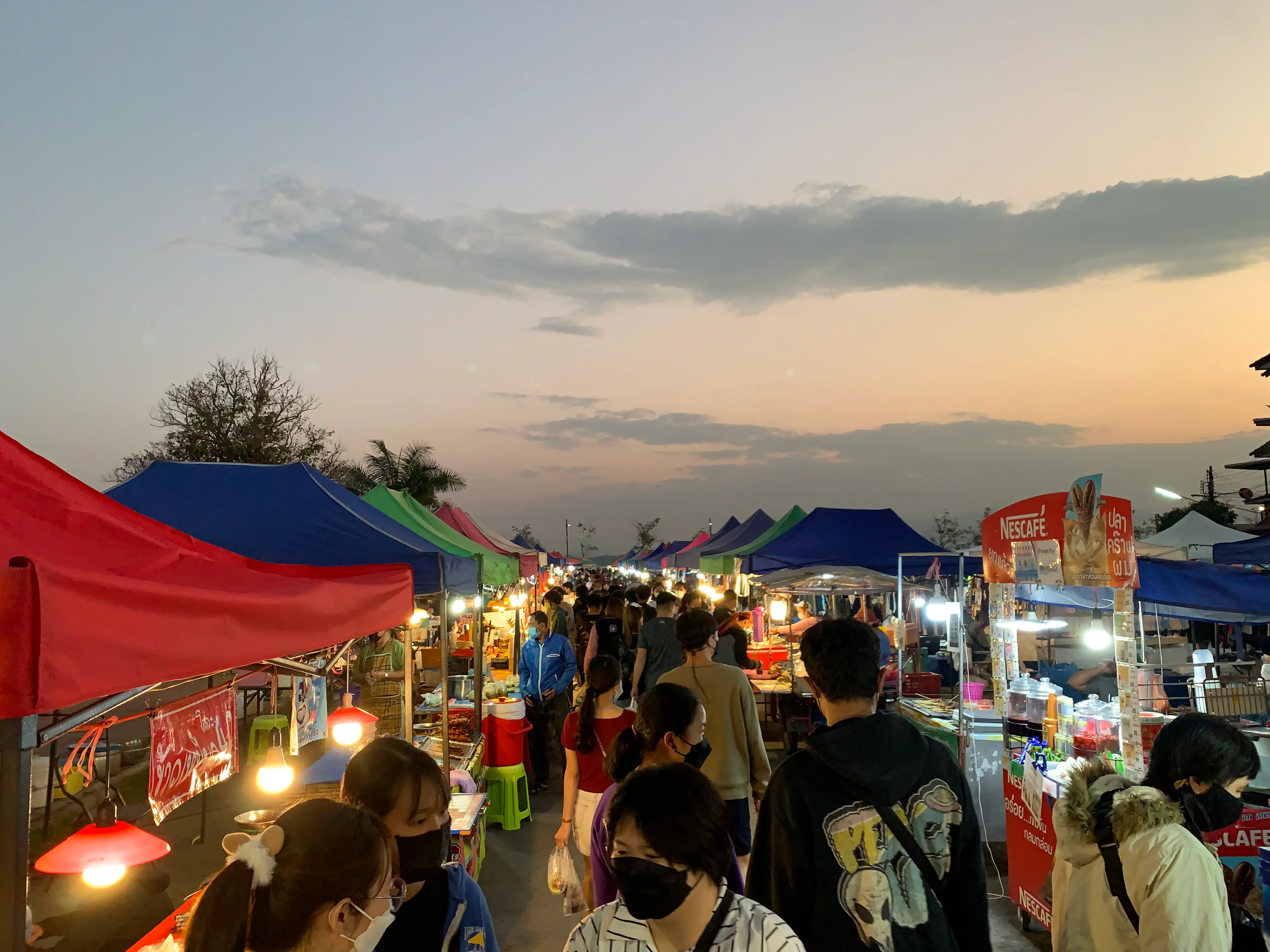 ถนนคนเดินกว๊านพะเยา
